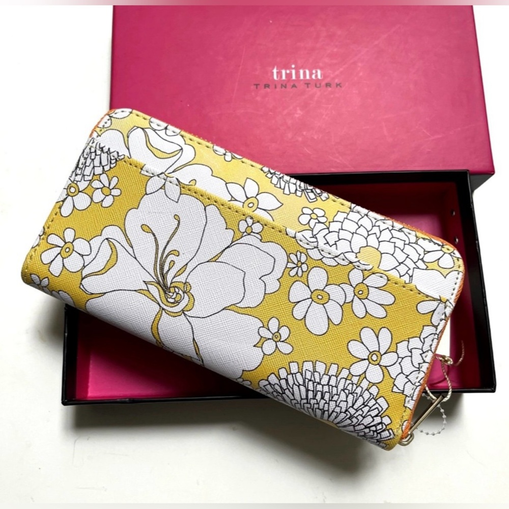 NIB Original TRINA TURK Long Zip Around Floral Wallet